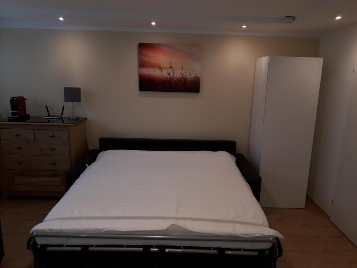 Cosy Flat In The Quiet Area With Own Garden, Free Parking And Direct Public Transport Link To The Centre Apartment เวียนนา ภายนอก รูปภาพ