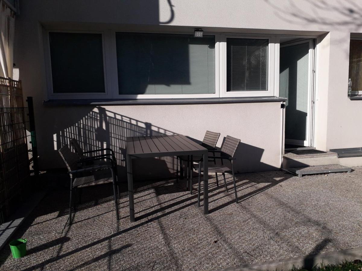 Cosy Flat In The Quiet Area With Own Garden, Free Parking And Direct Public Transport Link To The Centre Apartment เวียนนา ภายนอก รูปภาพ
